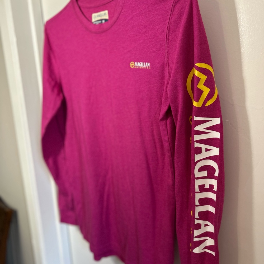 Magellan Outdoors Pink Long Sleeve Tee with Graphic Sleeves